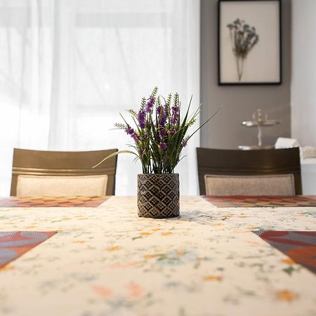 Comfortable Spacious House With Parking ブロサード エクステリア 写真