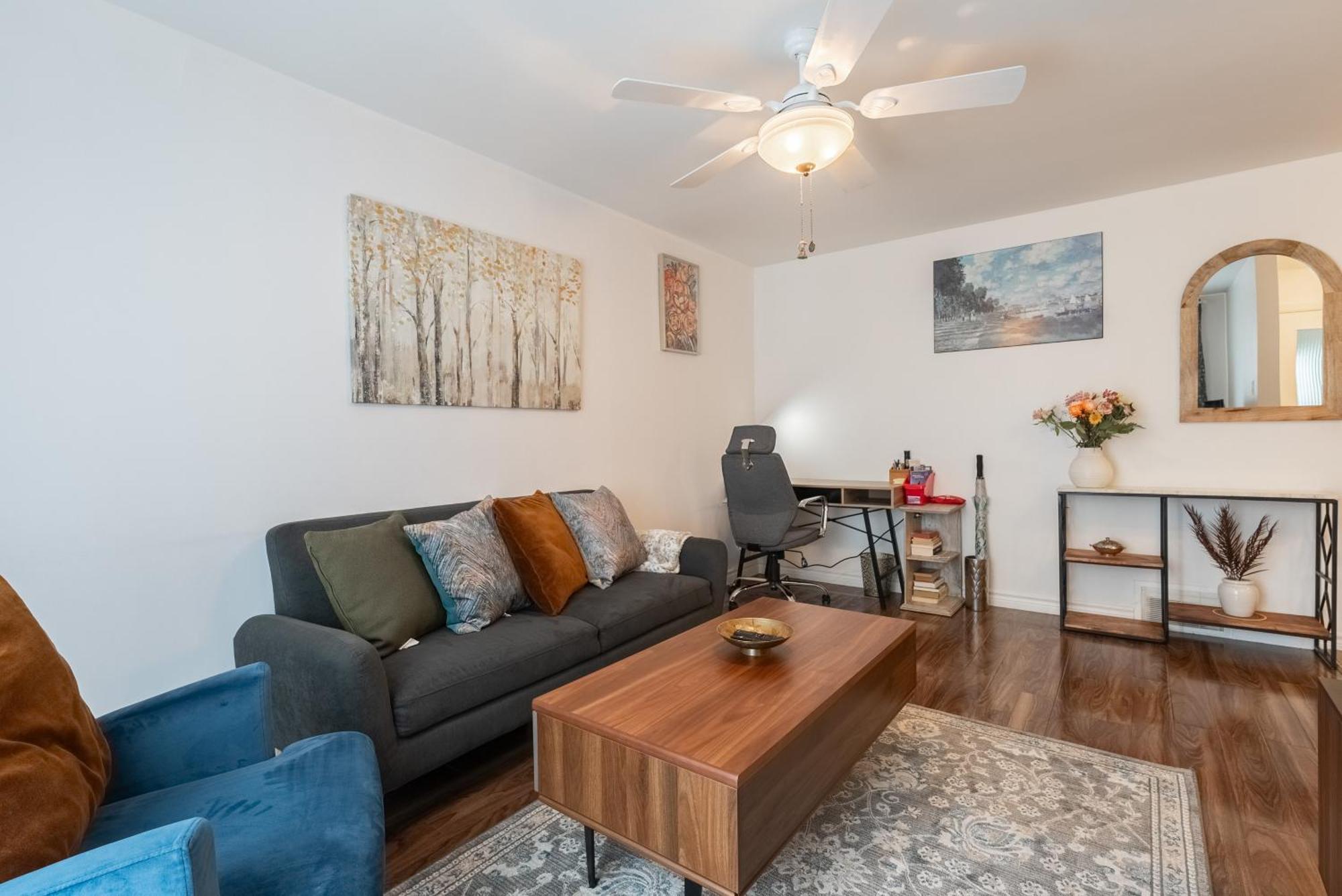 Comfortable Spacious House With Parking ブロサード エクステリア 写真