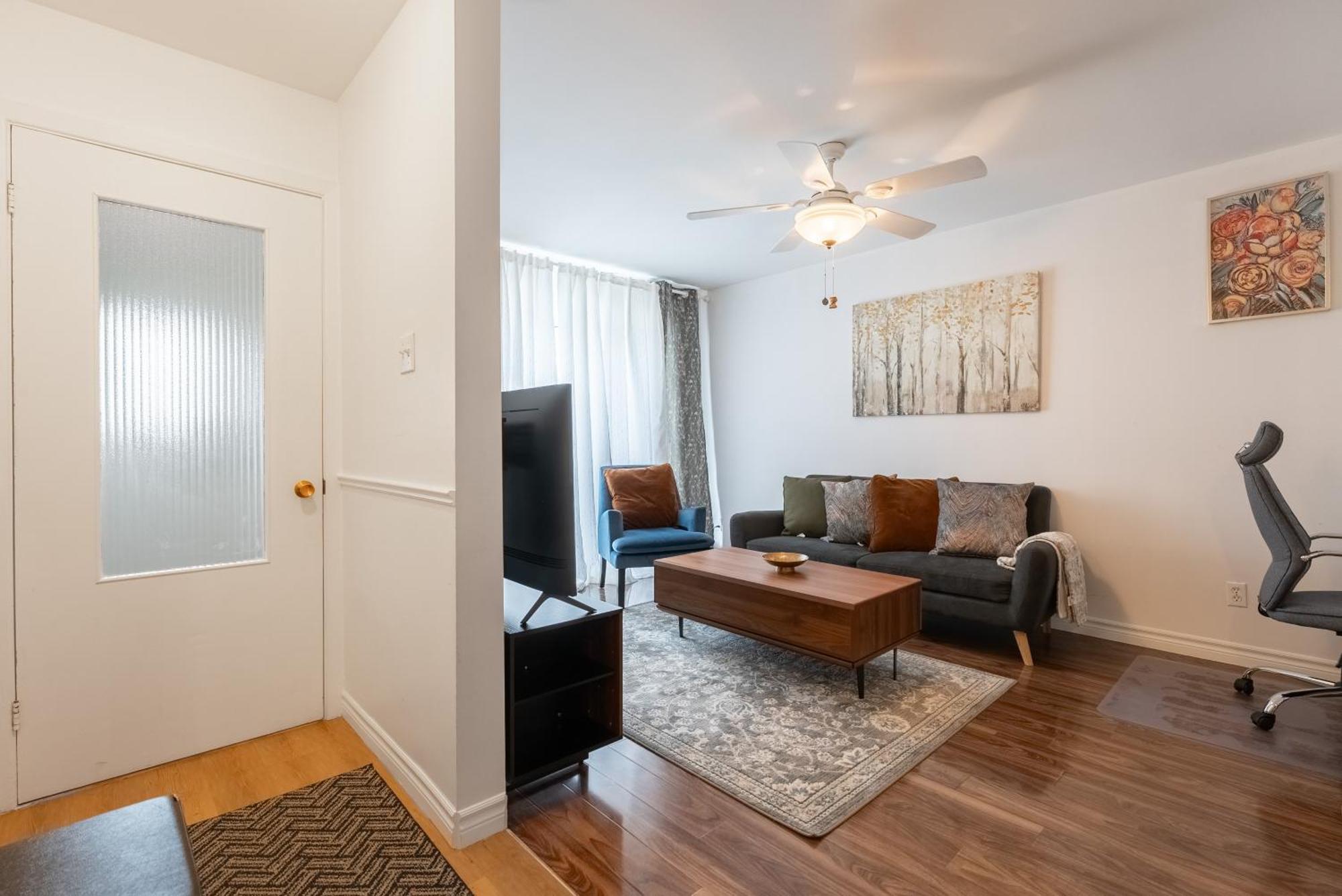 Comfortable Spacious House With Parking ブロサード エクステリア 写真