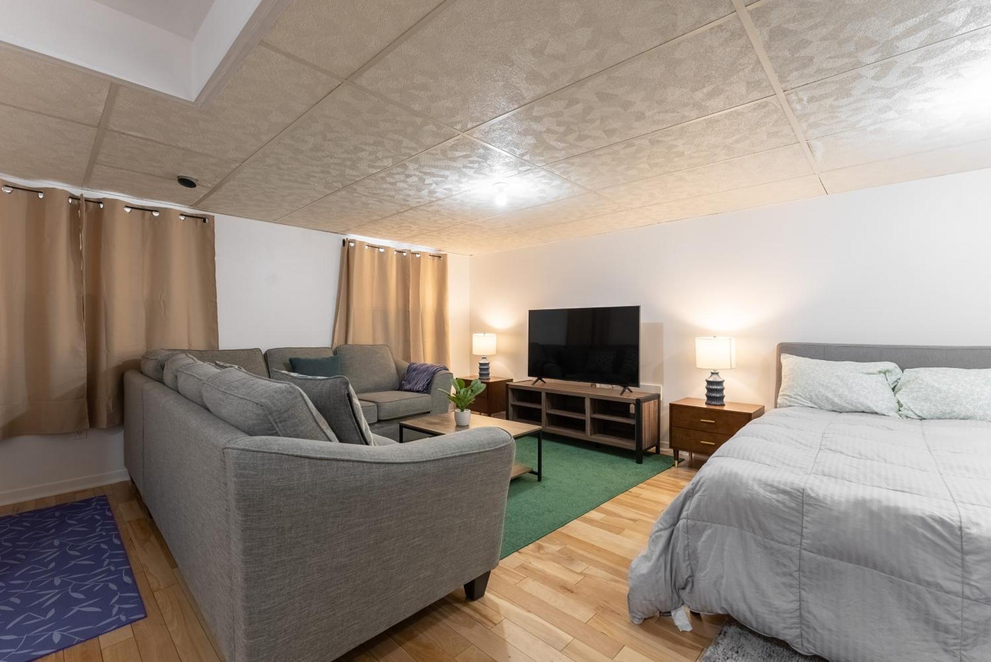 Comfortable Spacious House With Parking ブロサード エクステリア 写真