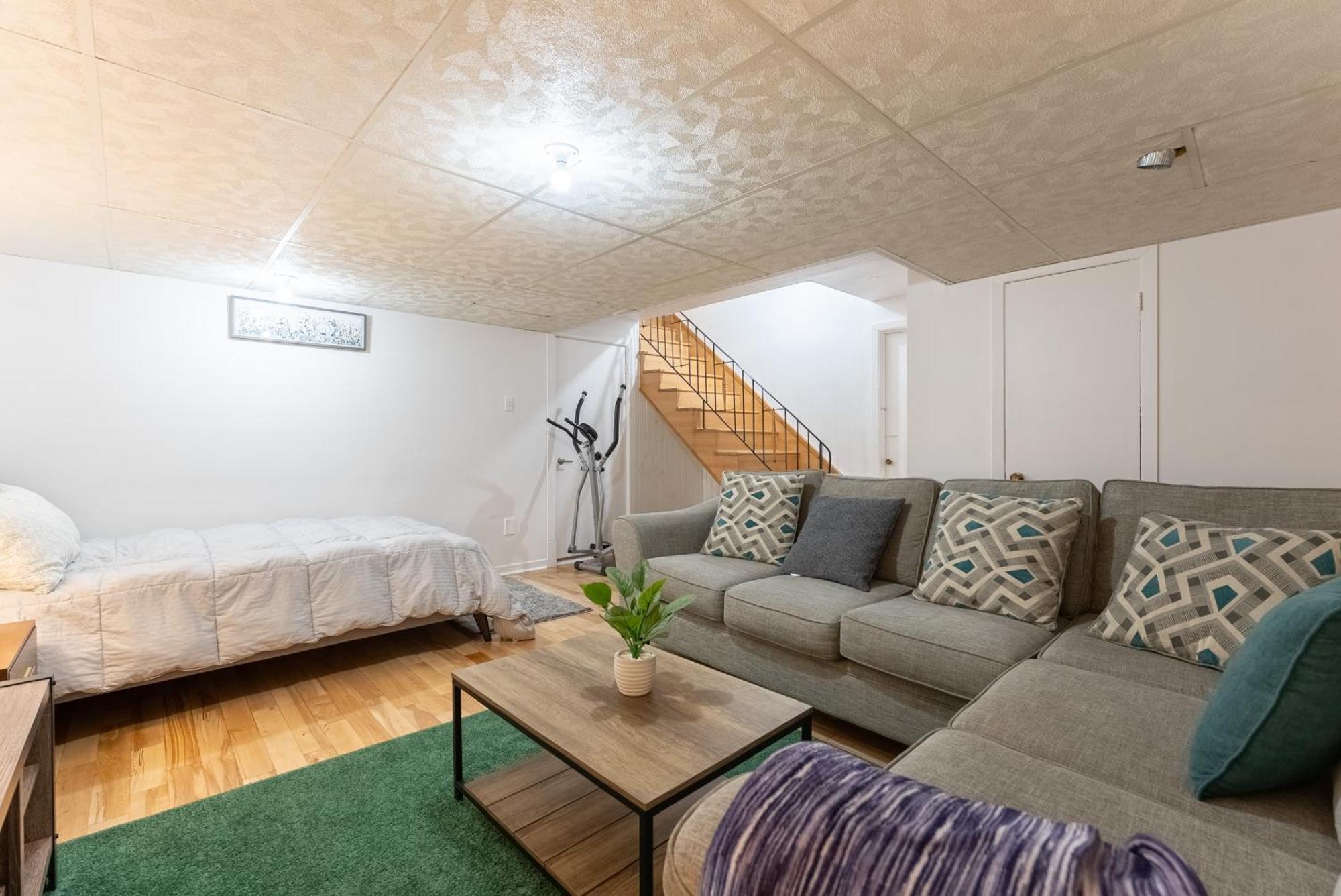 Comfortable Spacious House With Parking ブロサード エクステリア 写真