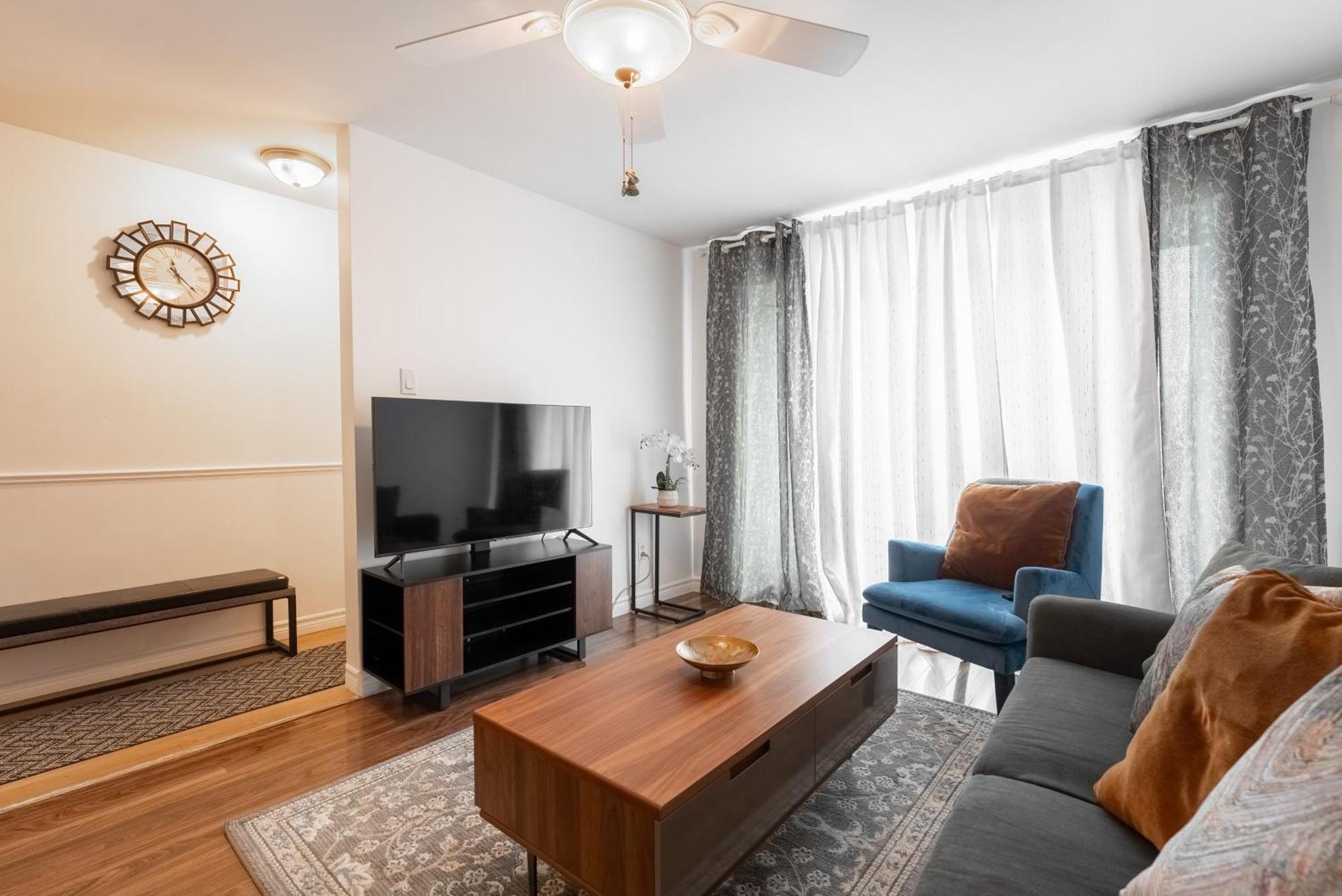 Comfortable Spacious House With Parking ブロサード エクステリア 写真