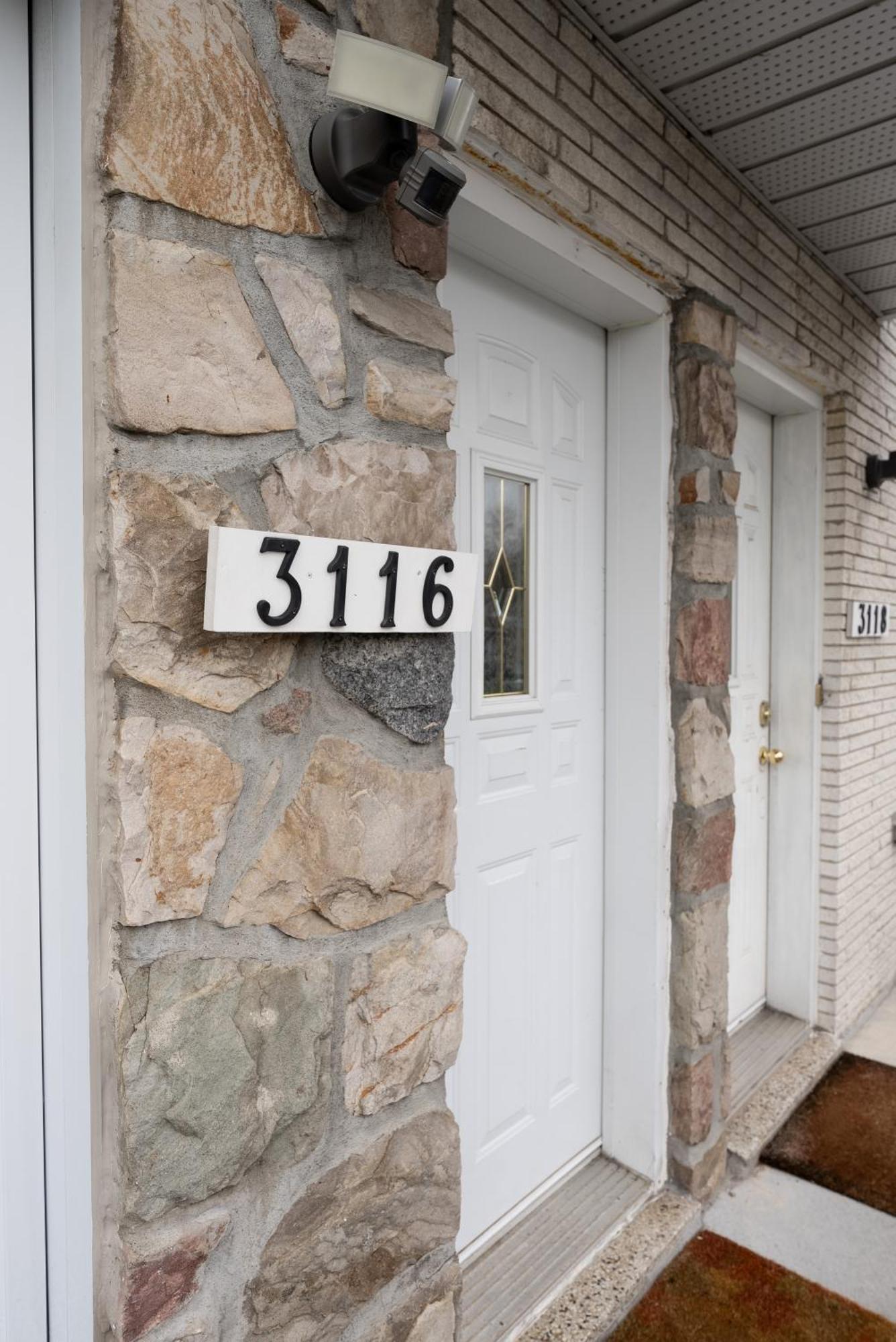 Comfortable Spacious House With Parking ブロサード エクステリア 写真