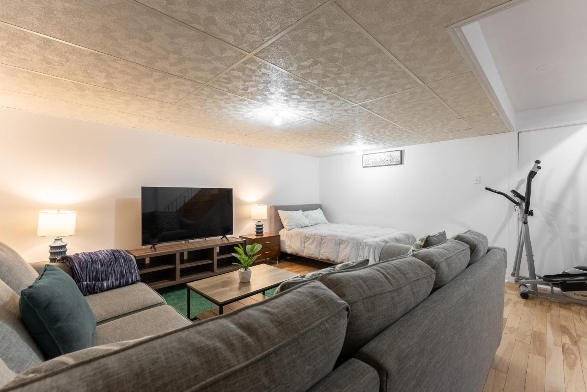 Comfortable Spacious House With Parking ブロサード エクステリア 写真